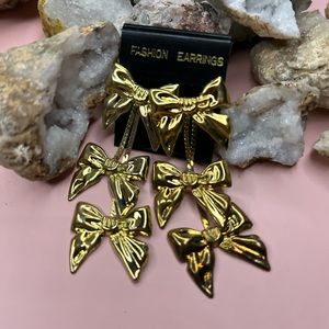 Fashion earrings gold dangling three bows